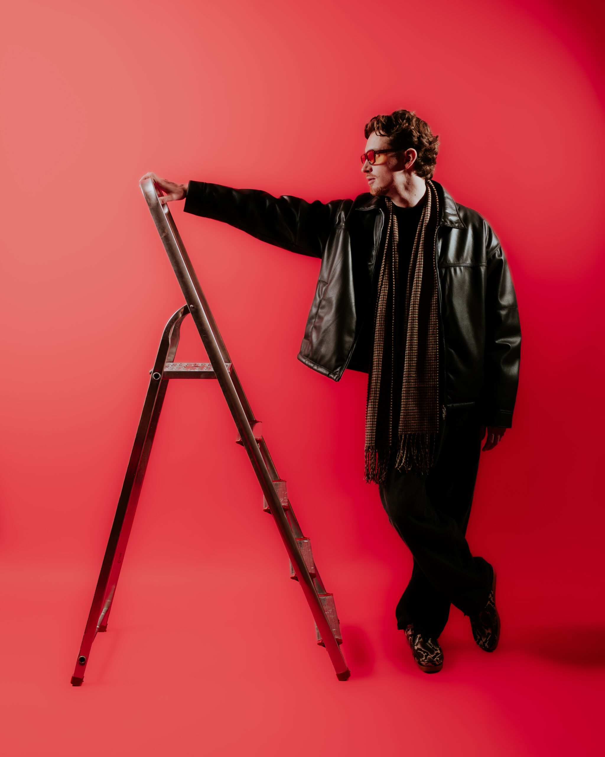 photographie studio lyon fond rouge portrait artistique