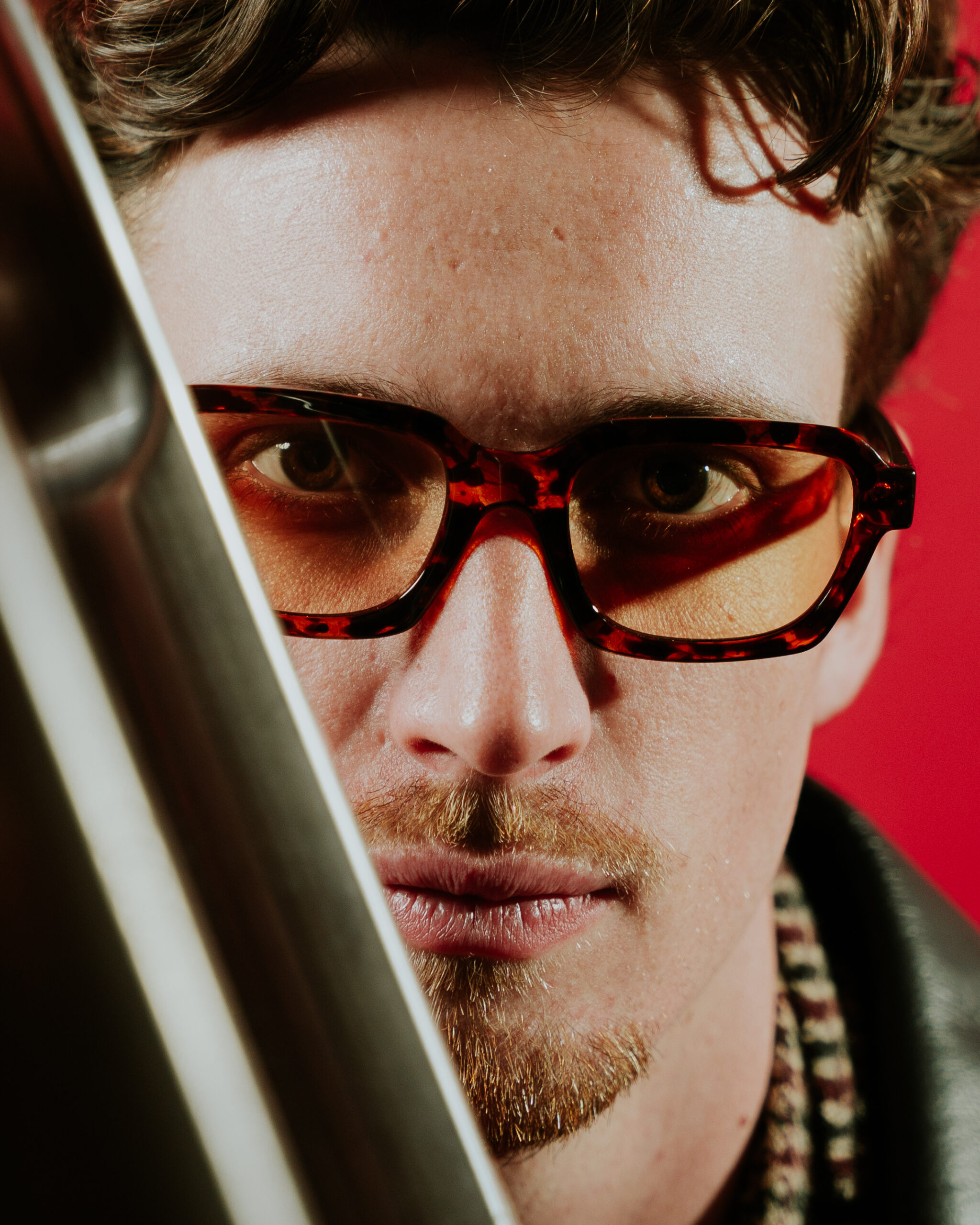 photographie studio lyon fond rouge portrait artistique